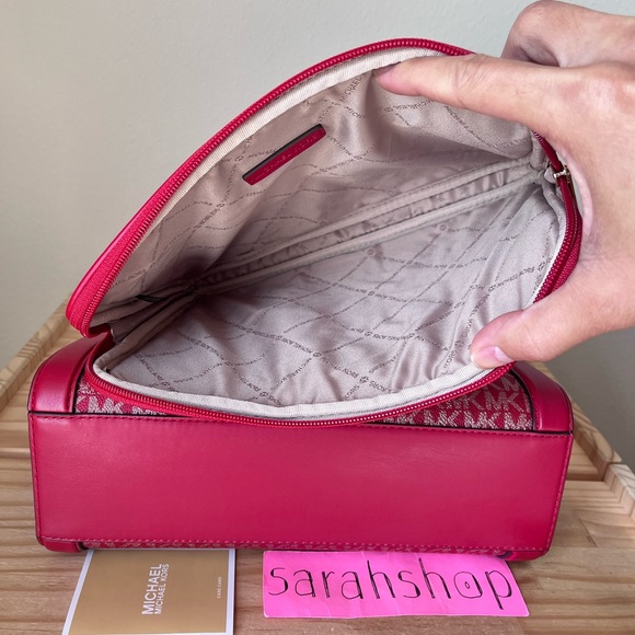 🌼Michael Kors with iPad case - Picture 6 of 15